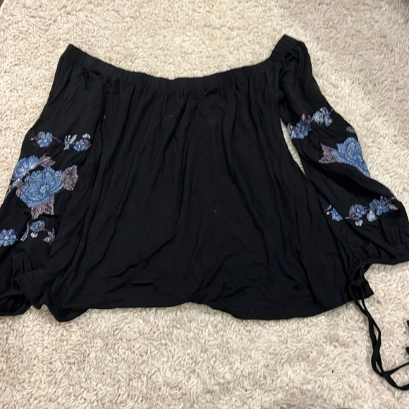 American Egale Off the Shoulder Top. Size Medium. Black. - Picture 1 of 1